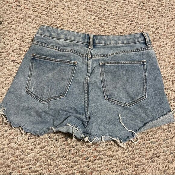 PacSun High Rise Jean Mom Shorts Light blue Wash Lightly Distressed- Size 28 - Picture 3 of 9